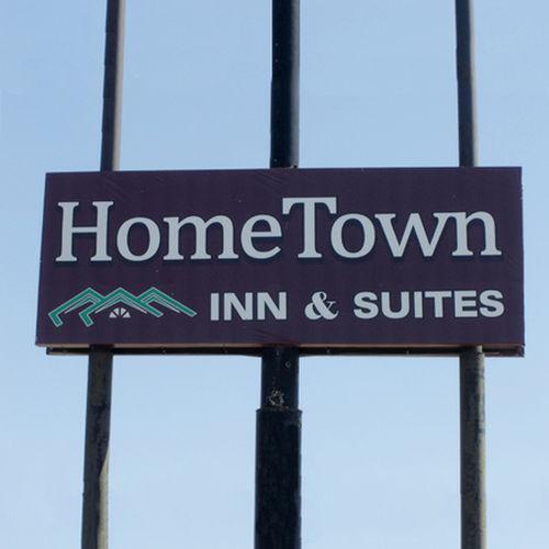 Hometown Inn And Suites אלק סיטי מראה חיצוני תמונה